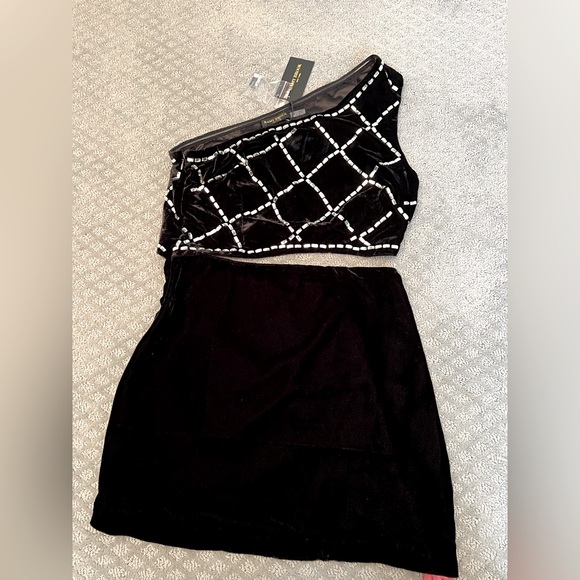 Stunning Ramy Brook Black Velvet dress w/ rhinestones, sexy, luxurious, classy - Picture 2 of 8